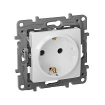 ETIKA Розетка 1-местная с заземлением без защитных шторок 16А белый