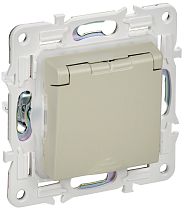 SKANDY Розетка 1-местная с заземлением с защитными шторками и крышкой 16А IP44 SK-R11B бежевый IEK
