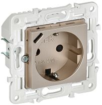 SKANDY Розетка с заземлением с защитными шторками 16А с USB C 18Вт SK-R17Sh шампань IEK SKANDY Розетка с заземлением с защитными шторками 16А с USB C 18Вт SK-R17Sh шампань IEK