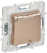 SKANDY Розетка 1-местная с заземлением с защитными шторками и крышкой 16А IP44 SK-R11Sa песочный IEK