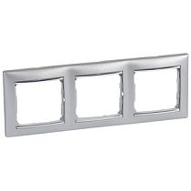 Рамка трехпостовая горизонтальная алюминий серебро VALENA Legrand
