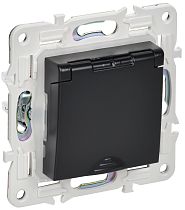 SKANDY Розетка 1-местная с заземлением с защитными шторками и крышкой 16А IP44 SK-R11Bl черный IEK