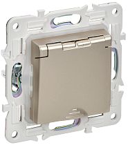 SKANDY Розетка 1-местная с заземлением с защитными шторками и крышкой 16А IP44 SK-R11Sh шампань IEK