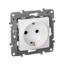 ETIKA Розетка 1-местная с заземлением с защитными шторками 16А белый