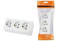 Розетка 3-х местная горизонтальная 2П+3 открытой установки IP20 16A белая "Ладога"  TDM