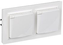 Комплект BRITE Розетки одноместные с заземлением с защитными шторками и крышкой 16А IP44 2 штуки в сборе с двойной рамкой РСбш10-3-44-БрБ белый IEK