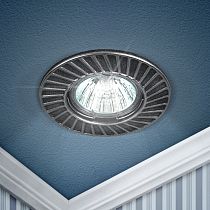 Светильник ЭРА ST6 CH/BK штампованный MR16,12V/220V, 50W черный/хром (100/2800)