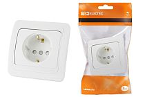 Розетка 2П+З 16А  c защитными шторками белая "Валдай"  TDM