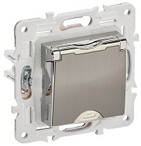 SKANDY Розетка 1-местная с заземлением с защитными шторками и крышкой 16А IP44 SK-R11N металл никель IEK