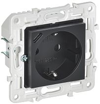 SKANDY Розетка с заземлением с защитными шторками 16А с USB C 18Вт SK-R17Bl черный IEK