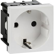Розетка с заземляющим контактом защитной шторкой и винтовым зажимом (2 модуля) белая