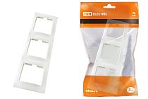 Рамка 3-х постовая вертикальная белая "Таймыр"  TDM