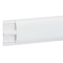 Плинтус 80/2x20 белый DLP Legrand Плинтус 80/2x20 белый DLP Legrand